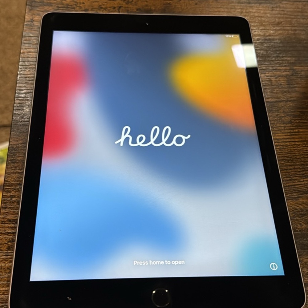 Used iPad Air 2. 128 gb. Occasionally turns off at 20% battery life